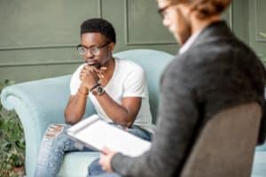 a person speaks to a therapist during partial hospitalization program for addiction